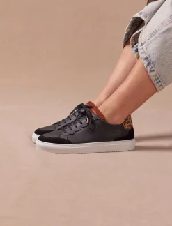 Pied de Biche Sneakers><noscript><img width=